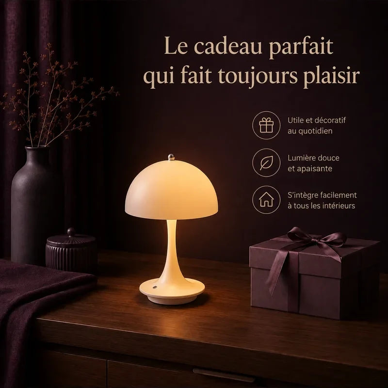 Lampe champignon blanc présentée dans une ambiance cadeau.
