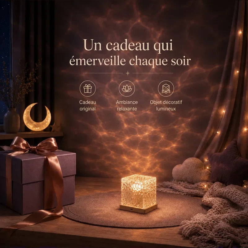 Projecteur cube cristallin présenté dans une ambiance cadeau.