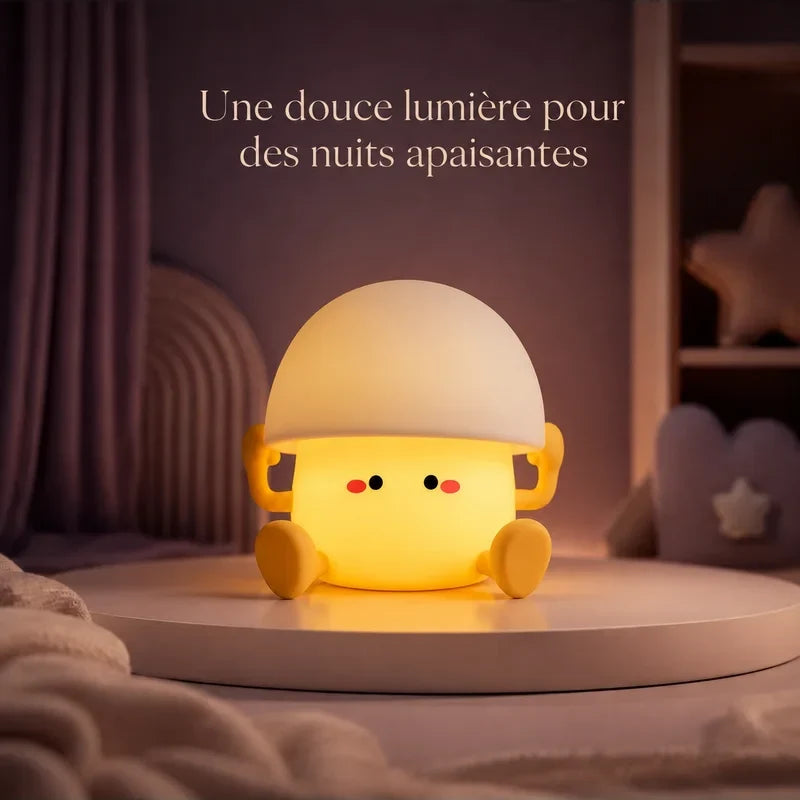Main touchant la veilleuse en forme de champignon assis pour changer la lumière.
