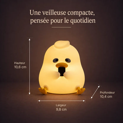 Dimensions de la veilleuse en forme de canard assis : 9,8 cm de large, 10,4 cm de profondeur et 10,6 cm de haut.