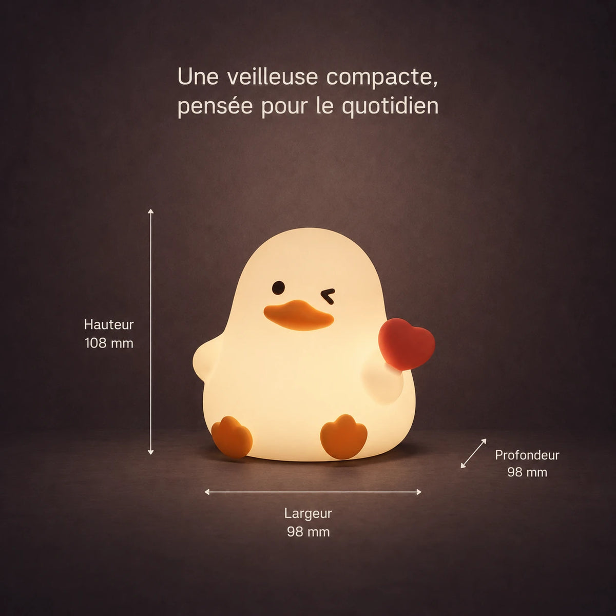 Dimensions de la veilleuse en forme de canard avec un cœur rouge : 98 mm de large, 108 mm de haut et 98 mm de profondeur.