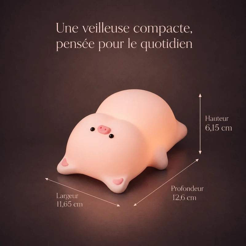 Dimensions de la veilleuse en forme de cochon allongé : 11,65 cm de large, 12,6 cm de profondeur et 6,15 cm de haut.