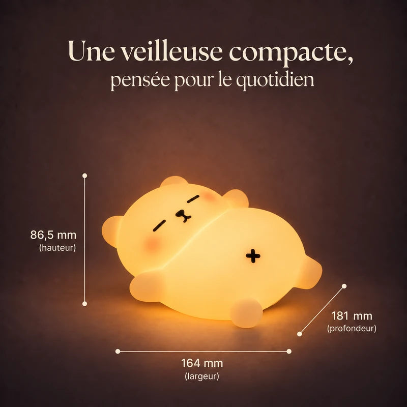 Dimensions de la veilleuse en forme d’ours allongé sur le dos : 161 mm de large, 59 mm de haut et 100 mm de profondeur.