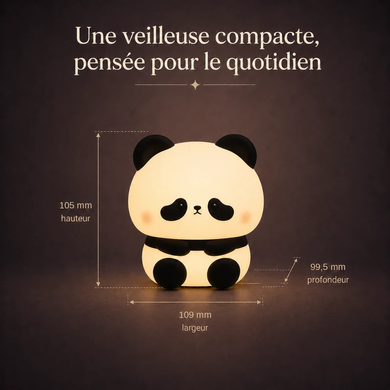 Dimensions de la veilleuse en forme de panda debout : 109 mm de large, 105 mm de haut et 99,5 mm de profondeur.